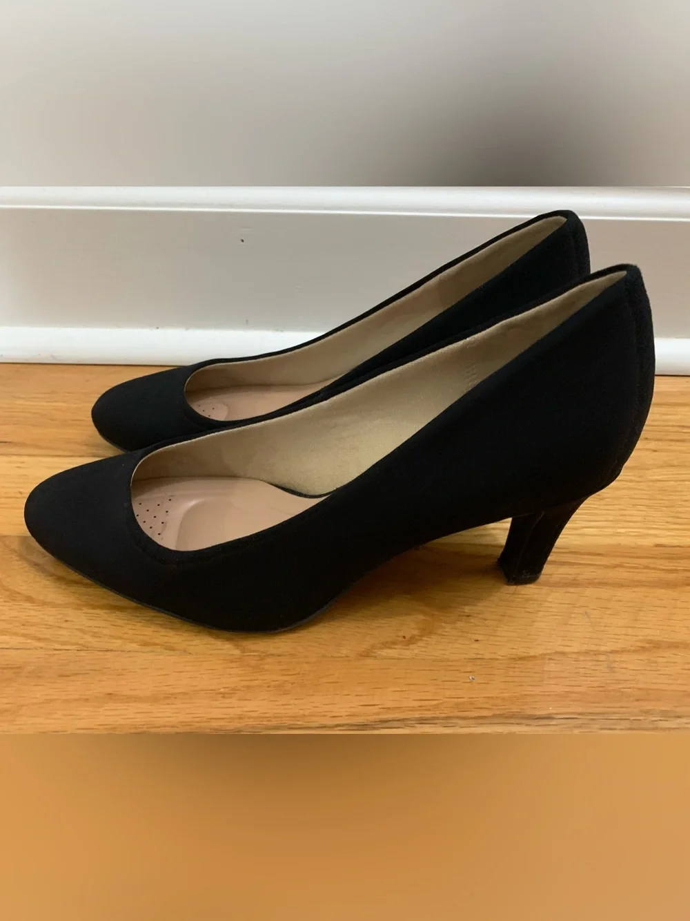 Kelly & Katie Black Pointed Toe Pumps